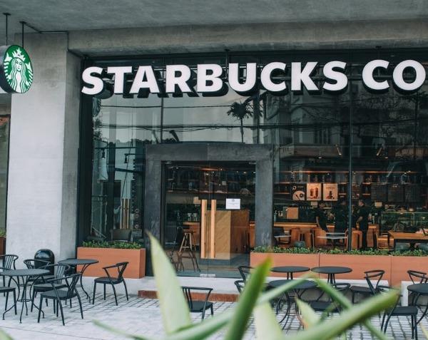 Somerset West Point Starbucks coffee is open from 06:00 to 22:00