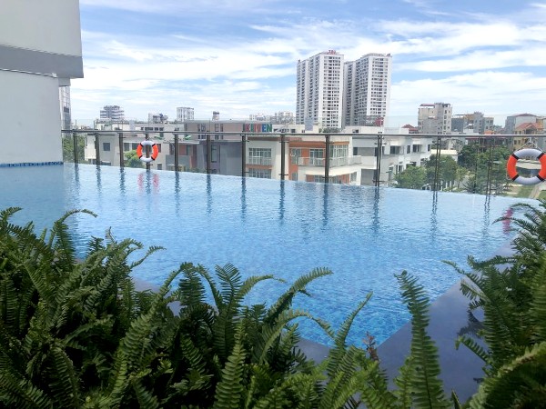 Bể bơi tại tầng 05 của tòa nhà Novo