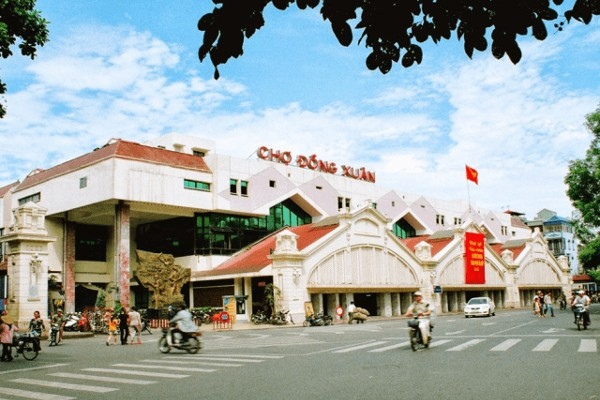 Cho thuê căn hộ Pan Pacific 01 Thanh Niên Chợ Đồng Xuân nằm trong khu phố cổ, là một trong những chợ đầu mối lớn nhất của Hà Nội