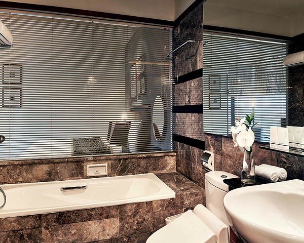 Cho thuê căn hộ Pan Pacific 01 Thanh Niên Phòng tắm tiện nghi, có cả vòi sen và bồn tắm