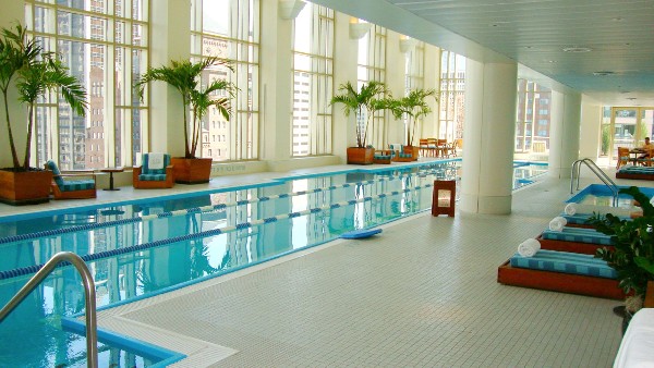 Bể bơi tại tầng 05 của tòa nhà