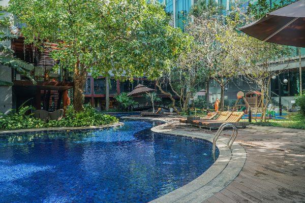 Apartment for rent in Fraser Suites 51 Xuan Dieu The outdoor swimming pool is clean, surrounded by numerous trees