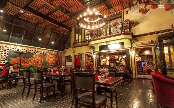 La Salsa restaurant specializes in serving dishes from France and Spain, a calm environment, and a romantic and cozy decoration style.