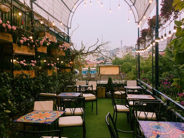 Eden Coffee - Quán cafe ở Hà Nội tựa như khu vườn địa đàng, ngập tràn sắc xanh