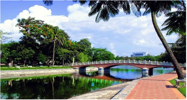 Thong Nhat Park is known as the largest park in Hanoi, always a familiar place not only for Hanoi people but also for tourists.