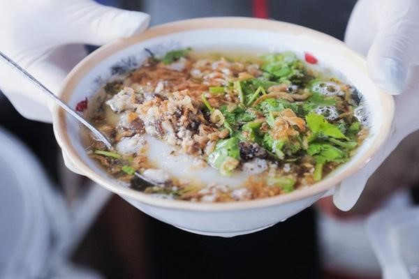 Banh Duc is a specialty dish in Hanoi that cannot be ignored