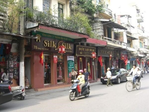 Hang Gai Street is next to Hoan Kiem Lake, known as the busiest street in Hanoi
