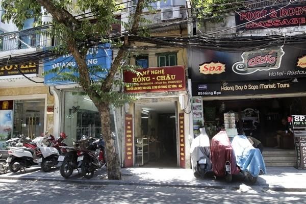 Shopping places in Hanoi - Hang Bac Street