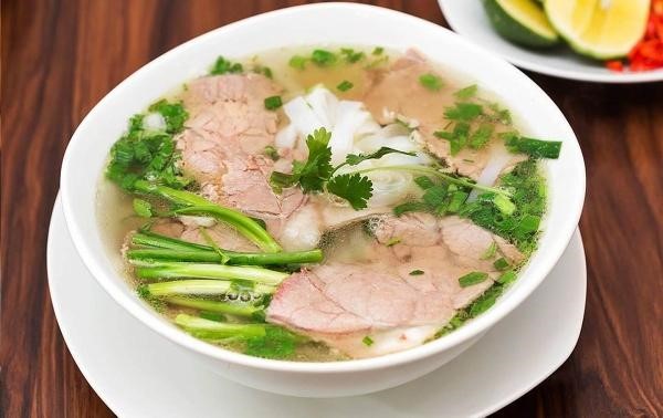 After many years, pho still retains its traditional flavor, becoming a specialty dish in Hanoi